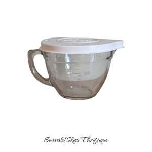Pampered Chef 4 Cup 1 Quart Glass Measuring Mixing Batter Bowl w lid. Free ship
